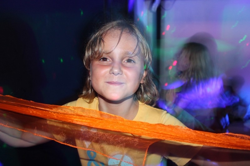 Village Camps International Summer Camp Leysin, Switzerland 2026-07-26 https://www.villagecamps.com/journals_admin/images/682-17-disco (34).jpg